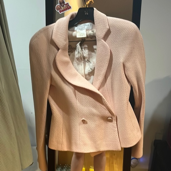 Christian Dior tailler (skirt suit).